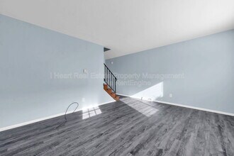 880 N Meadows Ct in Columbus, OH - Building Photo - Building Photo