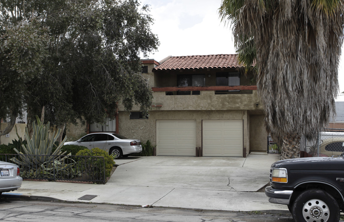 4415 Estrella Ave in San Diego, CA - Foto de edificio