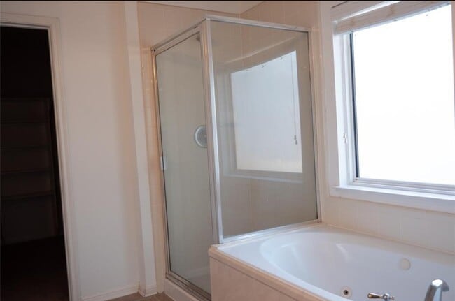 property at 102 N Queenscliff Cir