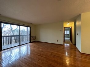 340 Sunderland Rd, Unit 17A in Worcester, MA - Foto de edificio - Building Photo