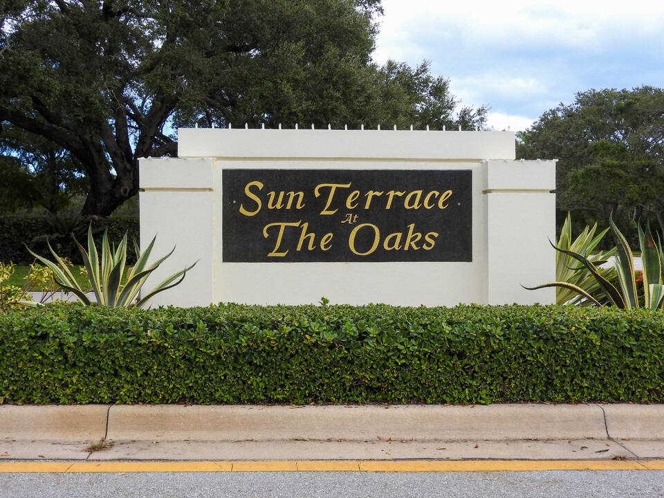 1702 Silverleaf Oak Ct in Palm Beach Gardens, FL - Building Photo
