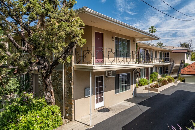 148 Catalina Ave in Pasadena, CA - Foto de edificio - Building Photo