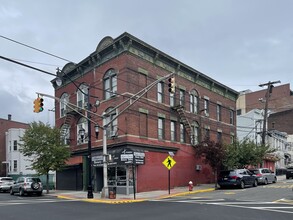 1400-1402 Summit Ave in Union City, NJ - Foto de edificio - Primary Photo