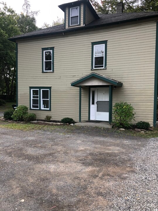 711 S Bay Rd in Syracuse, NY - Foto de edificio