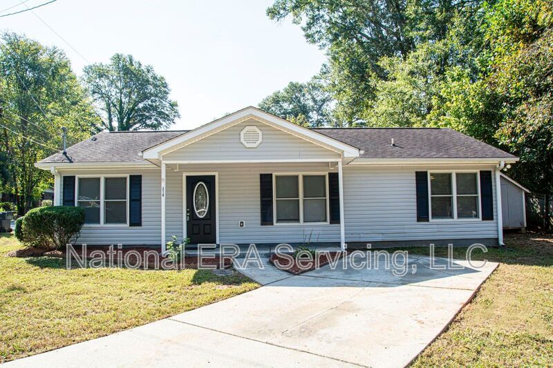 216 Margaret St in Fairburn, GA - Building Photo