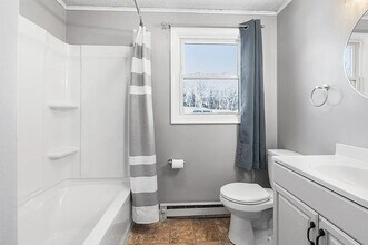 270 Sunderland Rd in Worcester, MA - Building Photo - Building Photo