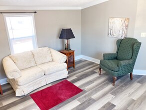 33 Village Ct in Mediapolis, IA - Foto de edificio - Building Photo