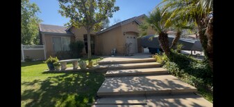 10129 Delcresta Dr in Moreno Valley, CA - Building Photo