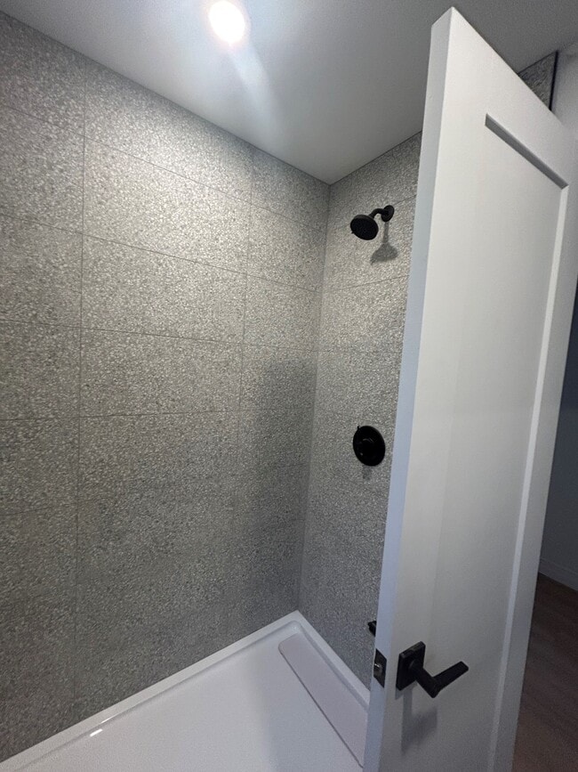 property at 5100 Av. de Courtrai