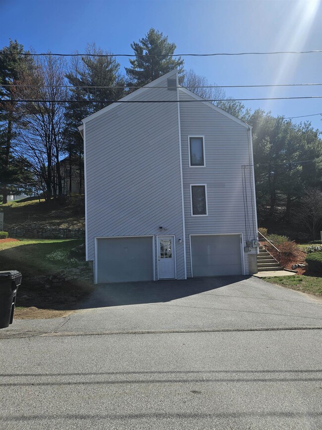 18 Landsdown Dr in Nashua, NH - Building Photo - Building Photo