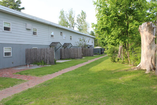 100 Strawberry Ave in Lewiston, ME - Building Photo - Building Photo