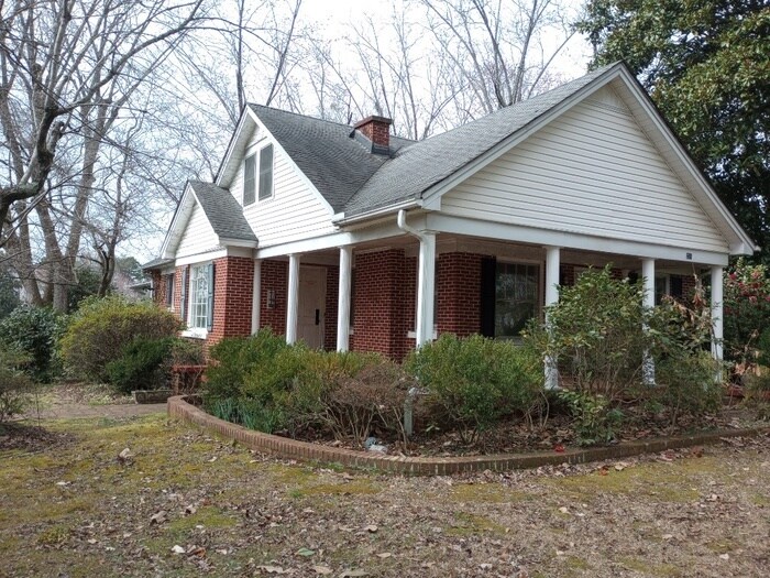 221 Old Cedar Rock Rd in Easley, SC - Building Photo