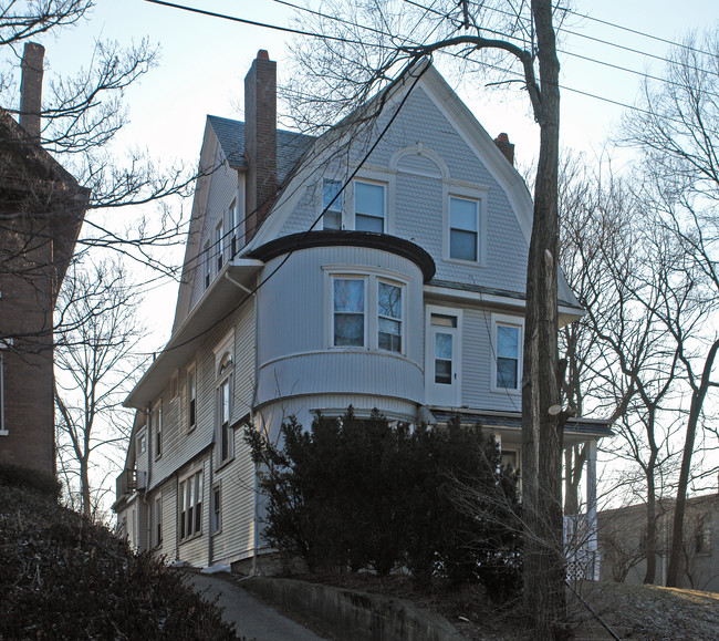 2312 Kemper Ln in Cincinnati, OH - Foto de edificio - Building Photo