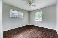 5109 Clover St photo'