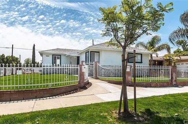 12803 Tonopah St in Arleta, CA - Foto de edificio - Building Photo