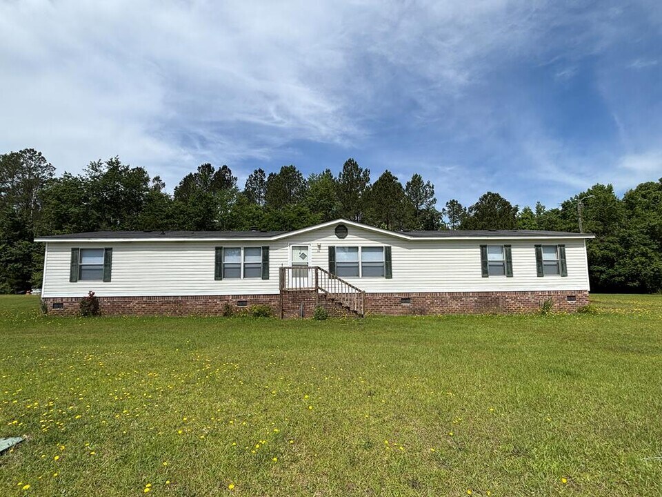 70 Kiwi Ct in Wedgefield, SC - Building Photo