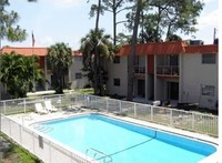 Golf Meadow Apartments in Ft. Myers, FL - Foto de edificio - Building Photo