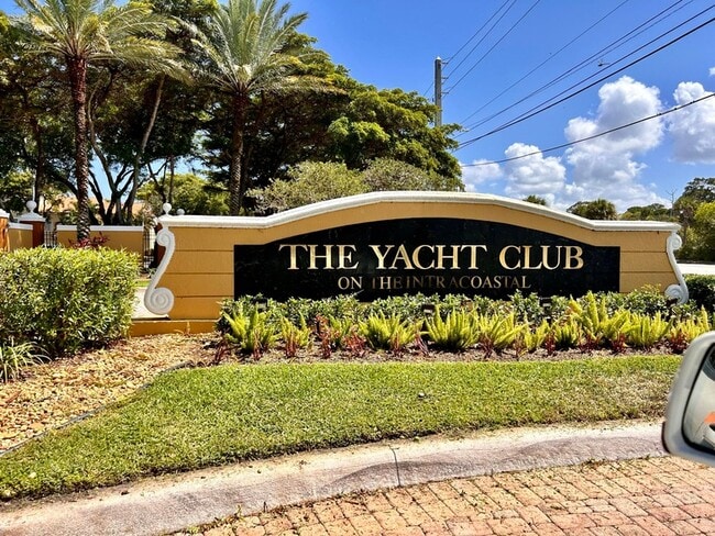 127 Yacht Club Way in Hypoluxo, FL - Building Photo - Building Photo