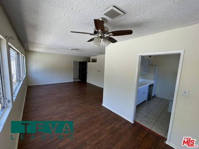 205 S Elm Dr in Beverly Hills, CA - Building Photo - Building Photo