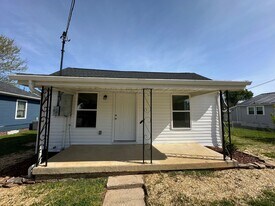 2202 Maxwell Ave in Kingsport, TN - Building Photo