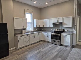 19 W Central St, Unit 3 in Chippewa Falls, WI - Building Photo