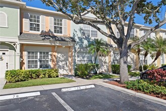 16675 Hemingway Dr in Weston, FL - Foto de edificio - Building Photo