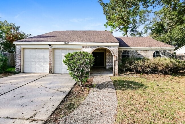 property at 2703 Wood River Rd