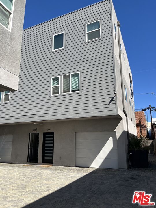 644 N Manhattan Pl in Los Angeles, CA - Building Photo - Building Photo
