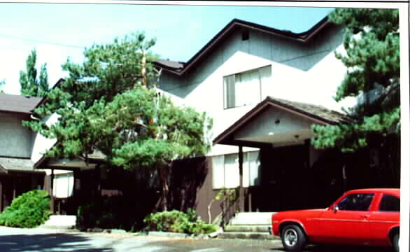 Maple Apartments in Tukwila, WA - Building Photo