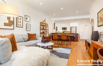 120 Gerry Rd, Unit 109 in Brookline, MA - Building Photo - Building Photo