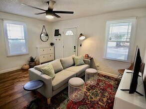 1810 Thacker Ave in Jacksonville, FL - Foto de edificio - Building Photo