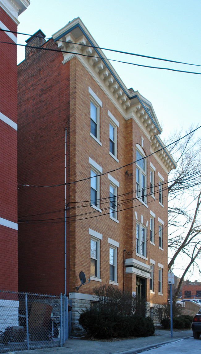 2720 Glendora Ave in Cincinnati, OH - Building Photo - Building Photo