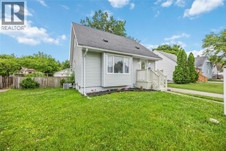 136 Chestnut Ave in Sarnia, ON - Building Photo - Building Photo