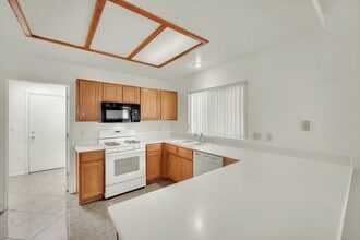 8812 Villa Ridge Dr in Las Vegas, NV - Building Photo - Building Photo