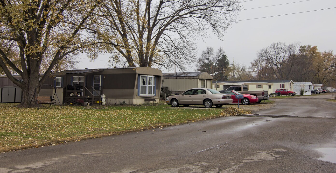 705 Wolflin St in Mount Vernon, IN - Foto de edificio