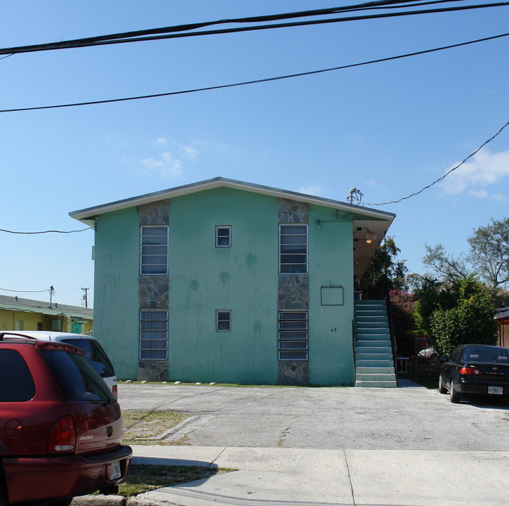 68 NW 17th Ct in Miami, FL - Building Photo