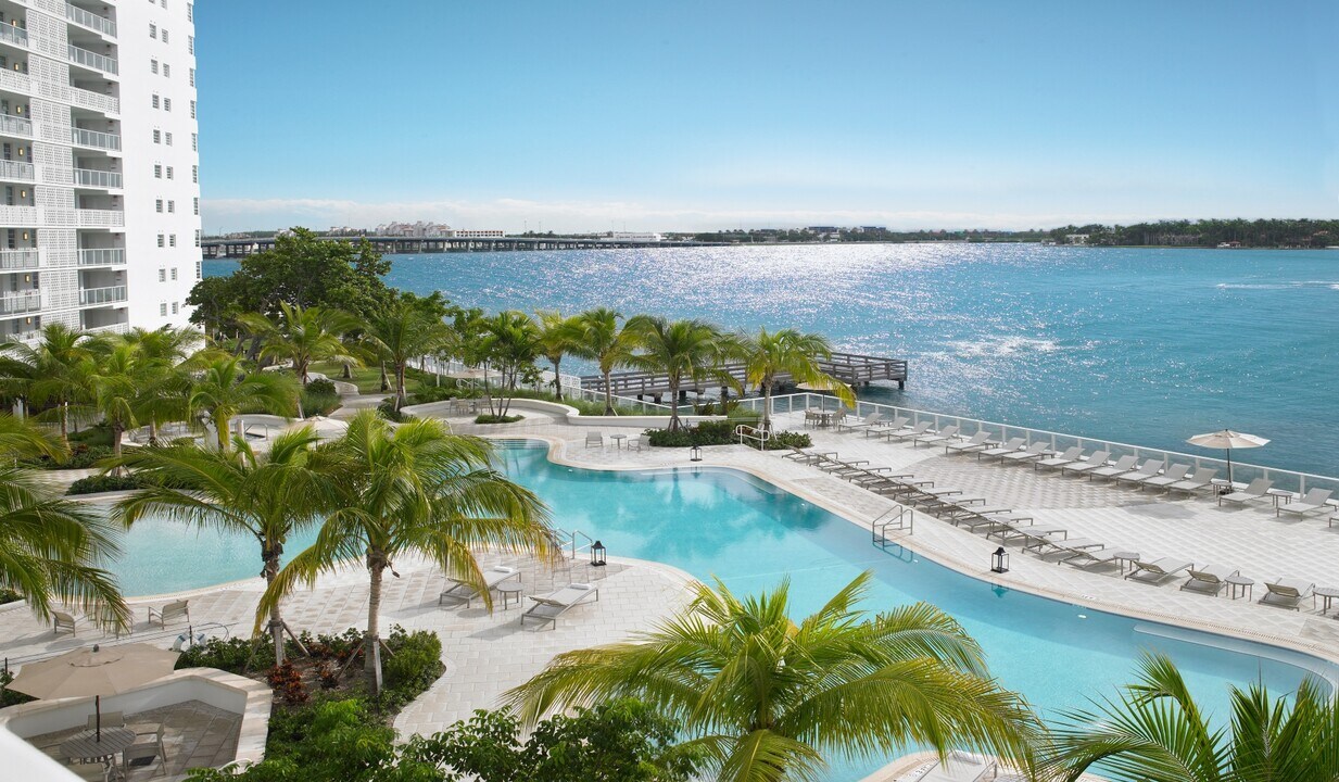 Southgate Towers in Miami Beach, FL - Building Photo