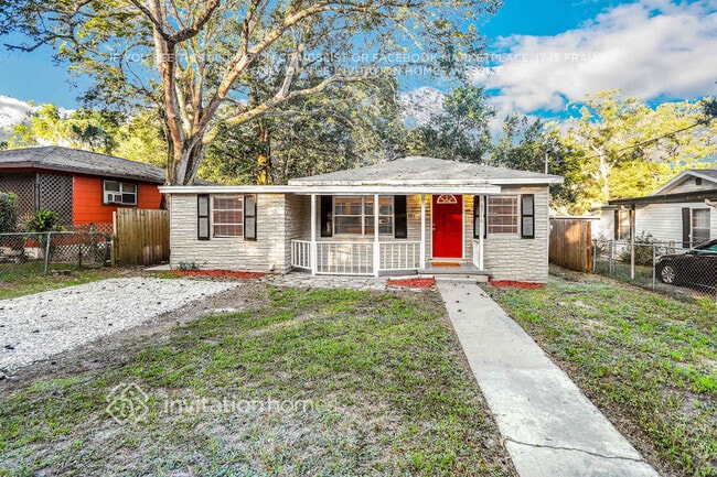 8718 N Mandarine Pl in Tampa, FL - Building Photo - Building Photo