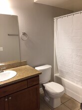 8735 Variel Ave, Unit 104 in Canoga Park, CA - Foto de edificio - Building Photo