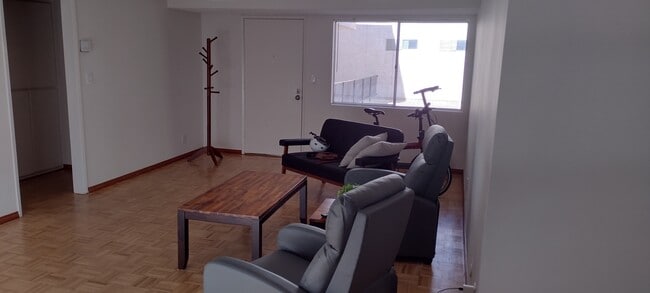 528 N Jackson St, Unit 203 in Glendale, CA - Building Photo - Building Photo