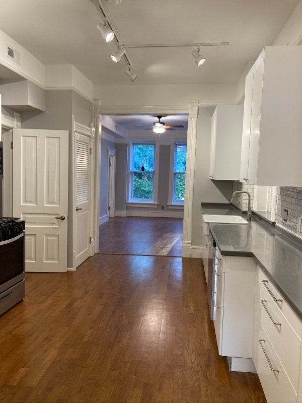 property at 1102 N Wolcott Ave