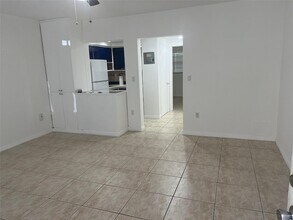 2001 S Ocean Dr, Unit 1 in Hallandale Beach, FL - Building Photo - Building Photo