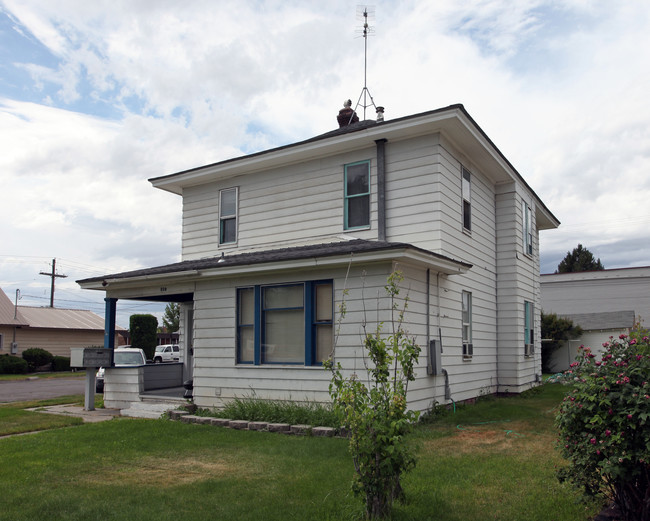 329 N 5th Ave in Twin Falls, ID - Foto de edificio - Building Photo