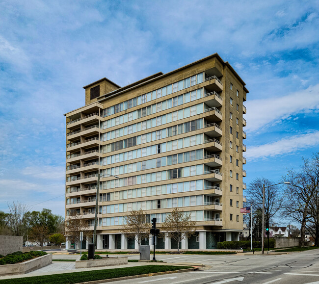 Town House Condominiums in Springfield, IL - Building Photo - Building Photo