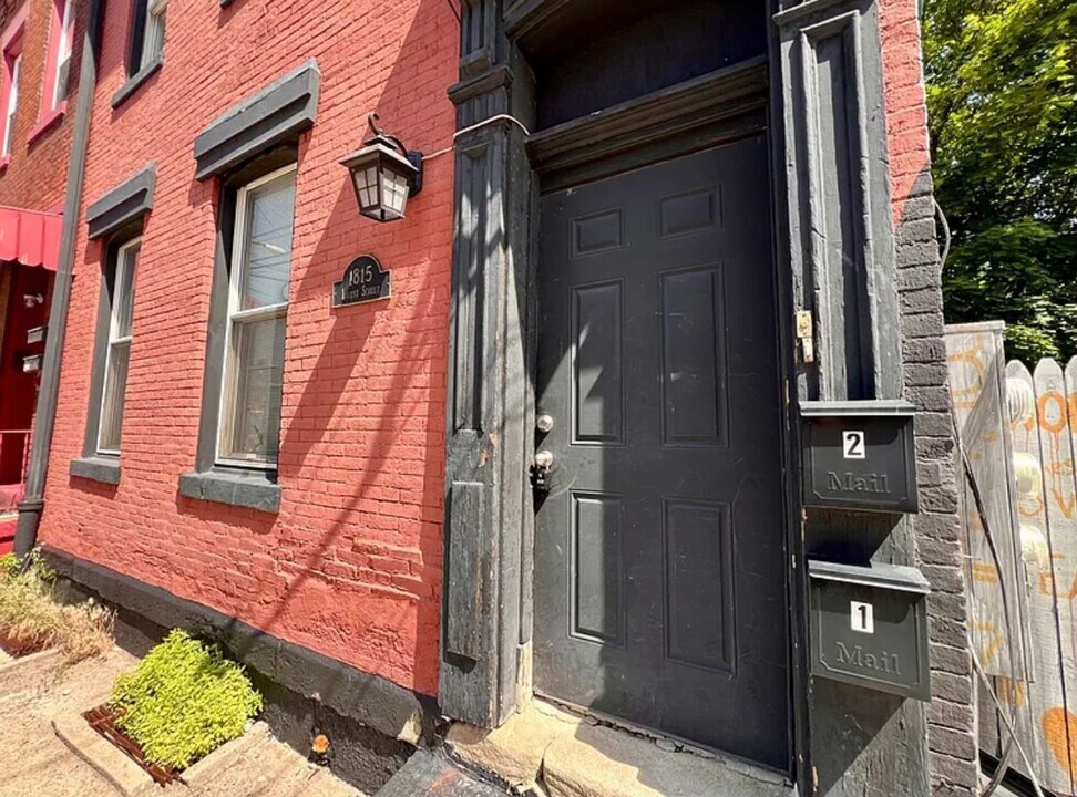 1815 Locust St in Pittsburgh, PA - Building Photo