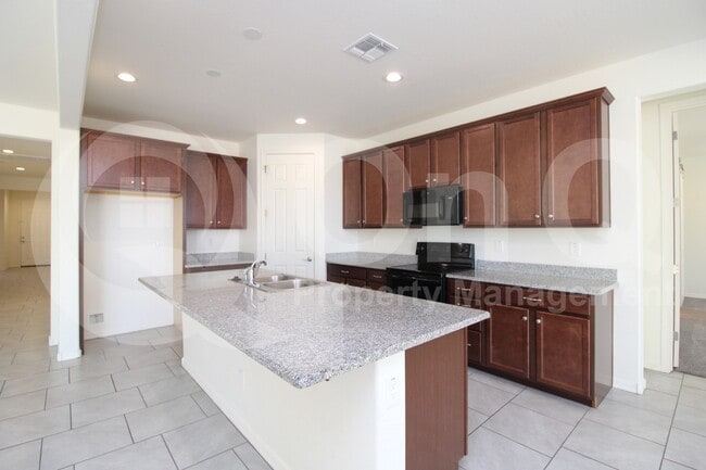 16090 W Shaw Butte Dr in Surprise, AZ - Building Photo - Building Photo
