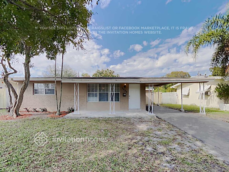 2824 Arcadia Dr in Miramar, FL - Building Photo