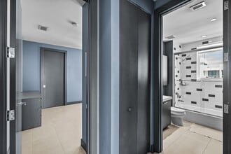 111 SE 2nd St in Delray Beach, FL - Foto de edificio - Building Photo