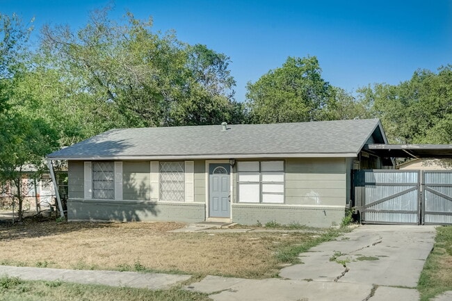 4815 Castle Pnes in San Antonio, TX - Building Photo - Building Photo