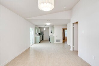 8110 Willet Trail in Austin, TX - Building Photo - Building Photo